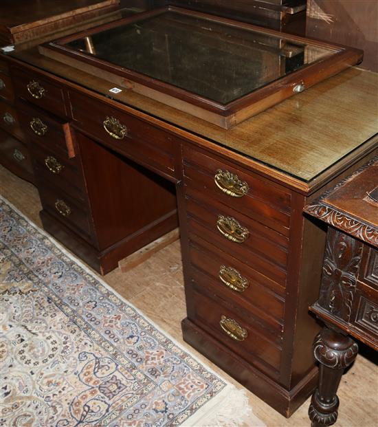 Edwardian walnut dressing table(-)